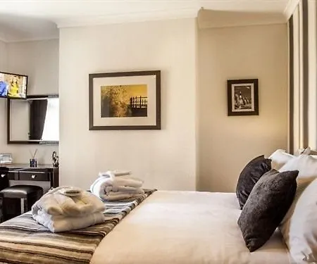 Bed & Breakfast Esmae House 4*