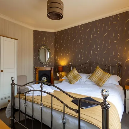 Esmae House Bed & Breakfast
